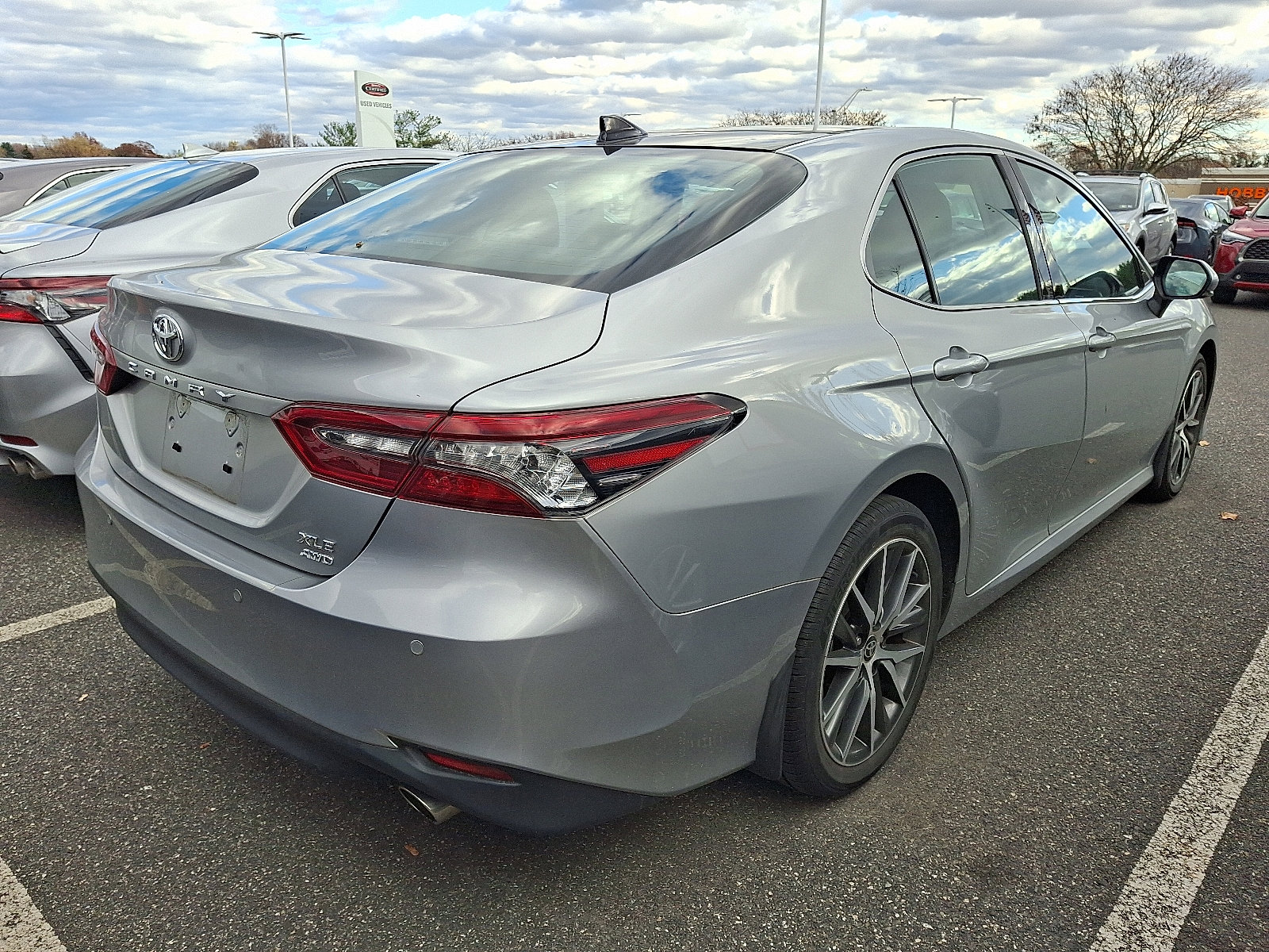 2022 Toyota Camry XLE photo 3