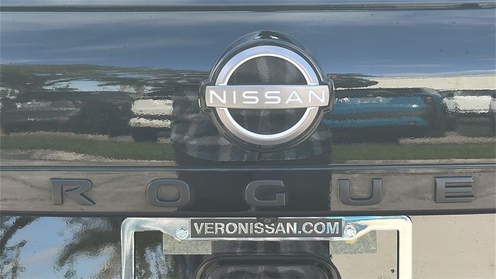 2023 Nissan Rogue SV photo 9