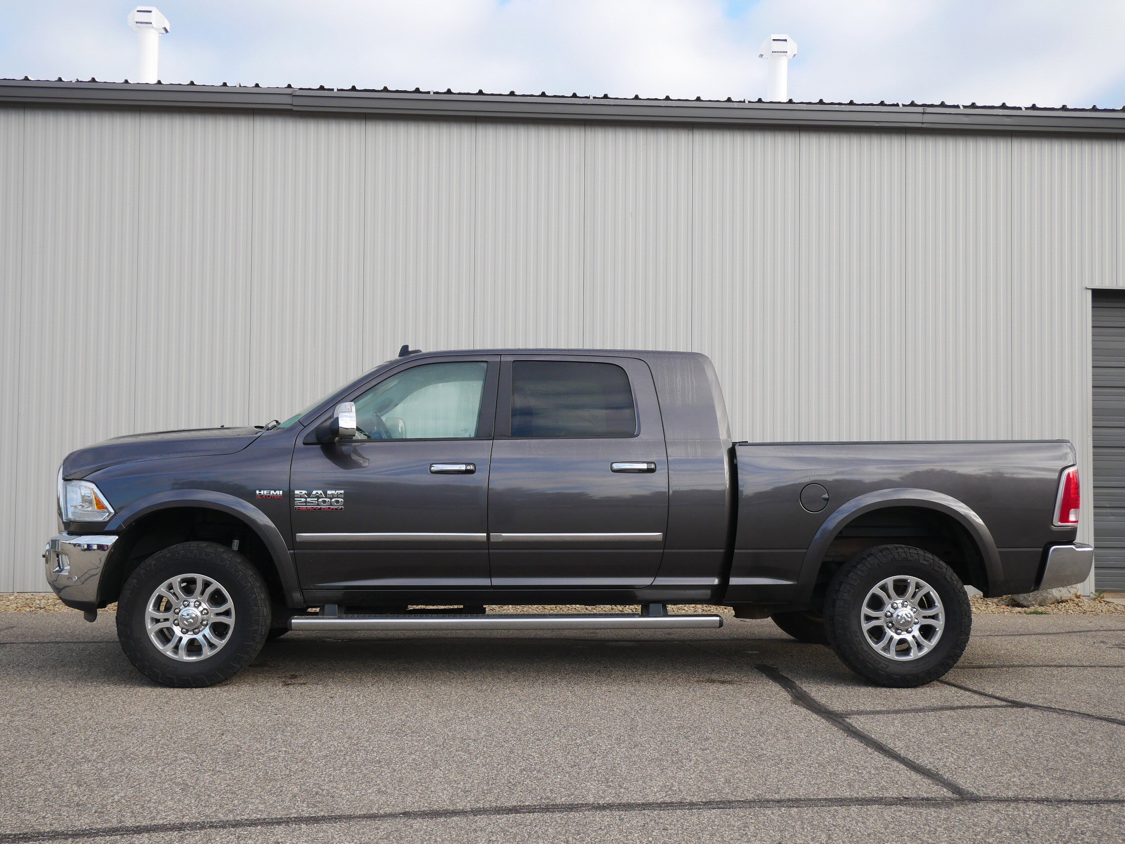 Used 2018 RAM Ram 2500 Pickup Laramie with VIN 3C6UR5NJ8JG125791 for sale in Hastings, Minnesota