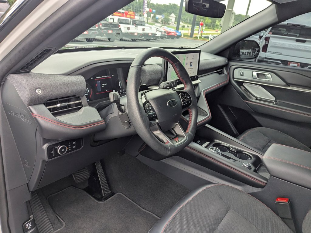 2025 Ford Explorer ST photo 10