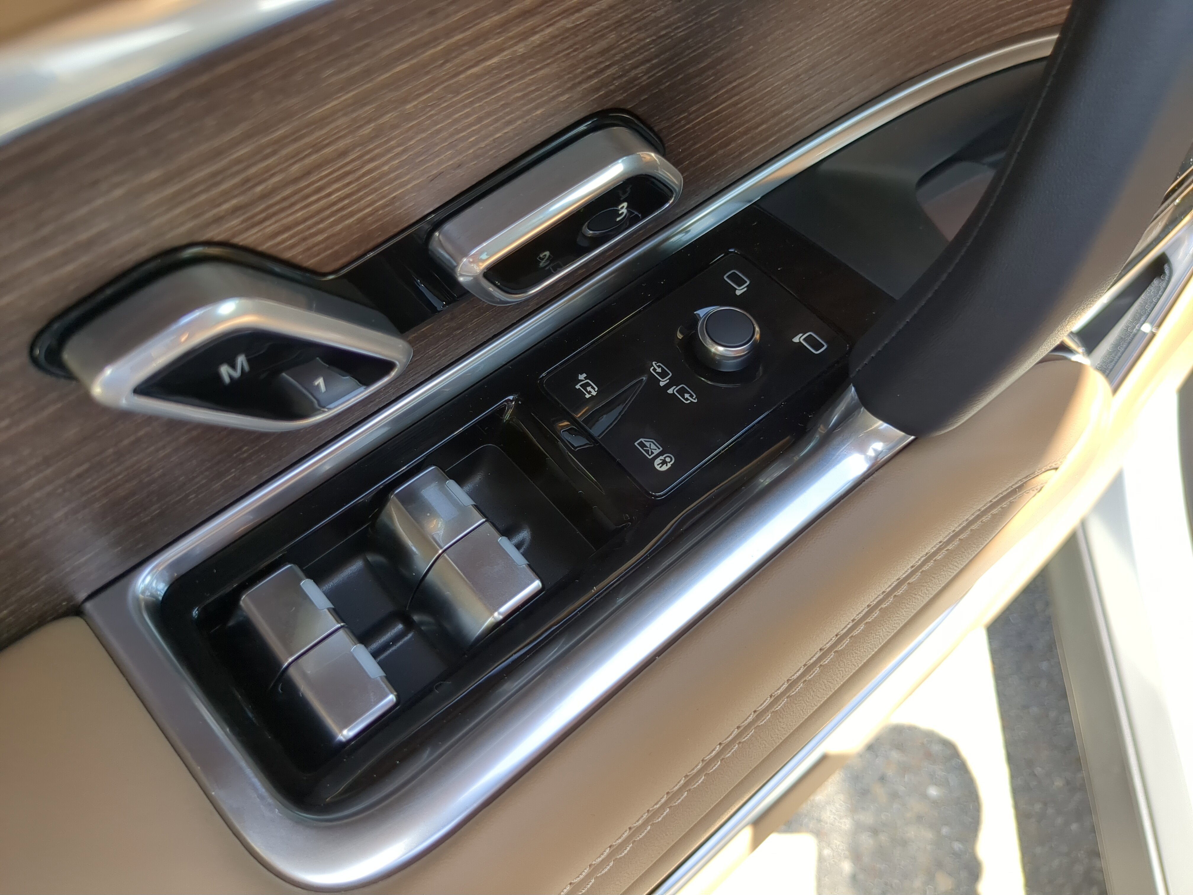 2025 Land Rover Range Rover SE photo 12