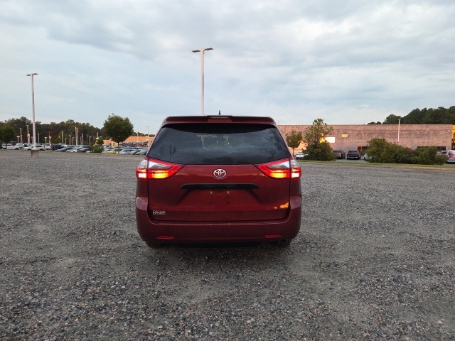 2020 Toyota Sienna L photo 4