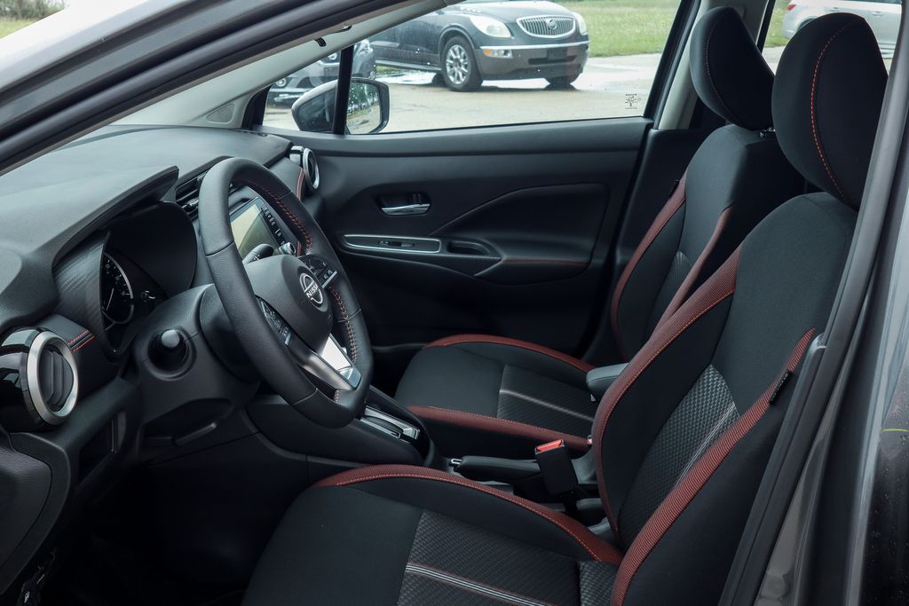 2025 Nissan Versa SR photo 10