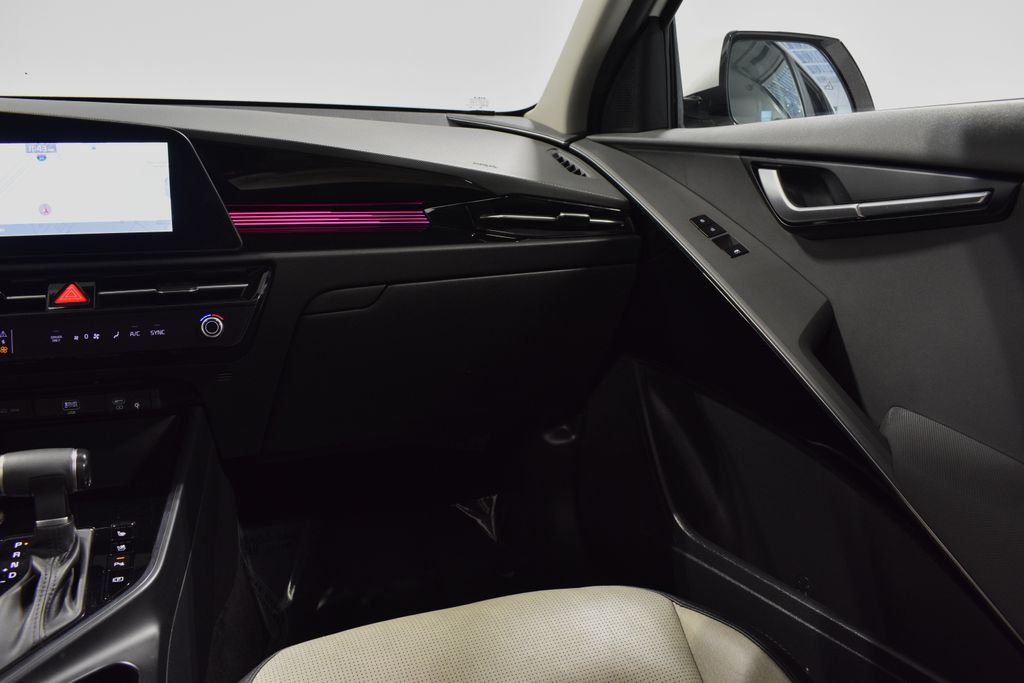 2023 Kia Niro SX Touring photo 14
