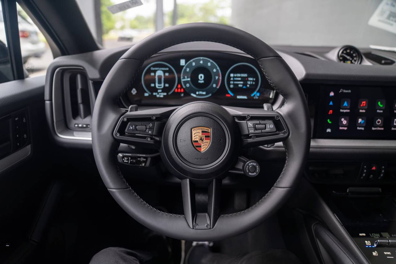 2025 Porsche Cayenne Coupe photo 7