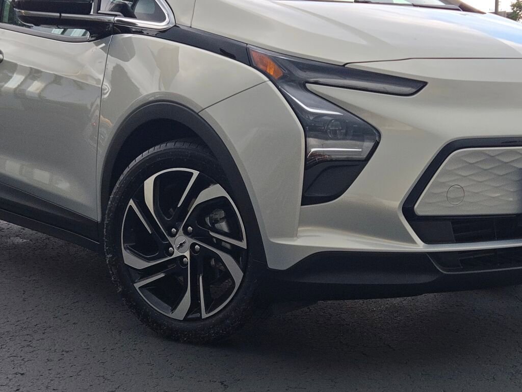 2023 Chevrolet Bolt EV 2LT photo 2