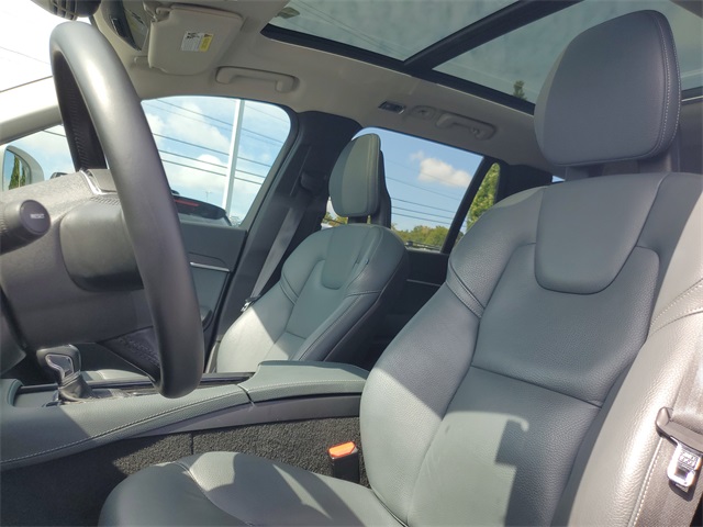 2020 Volvo XC90 T6 Momentum photo 13