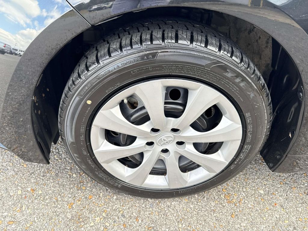 2022 Toyota Corolla LE photo 4