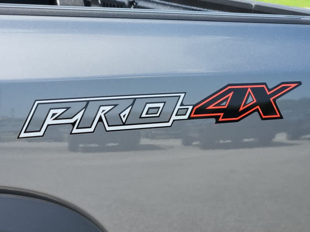 2025 Nissan Frontier Crew Cab PRO-4X photo 18