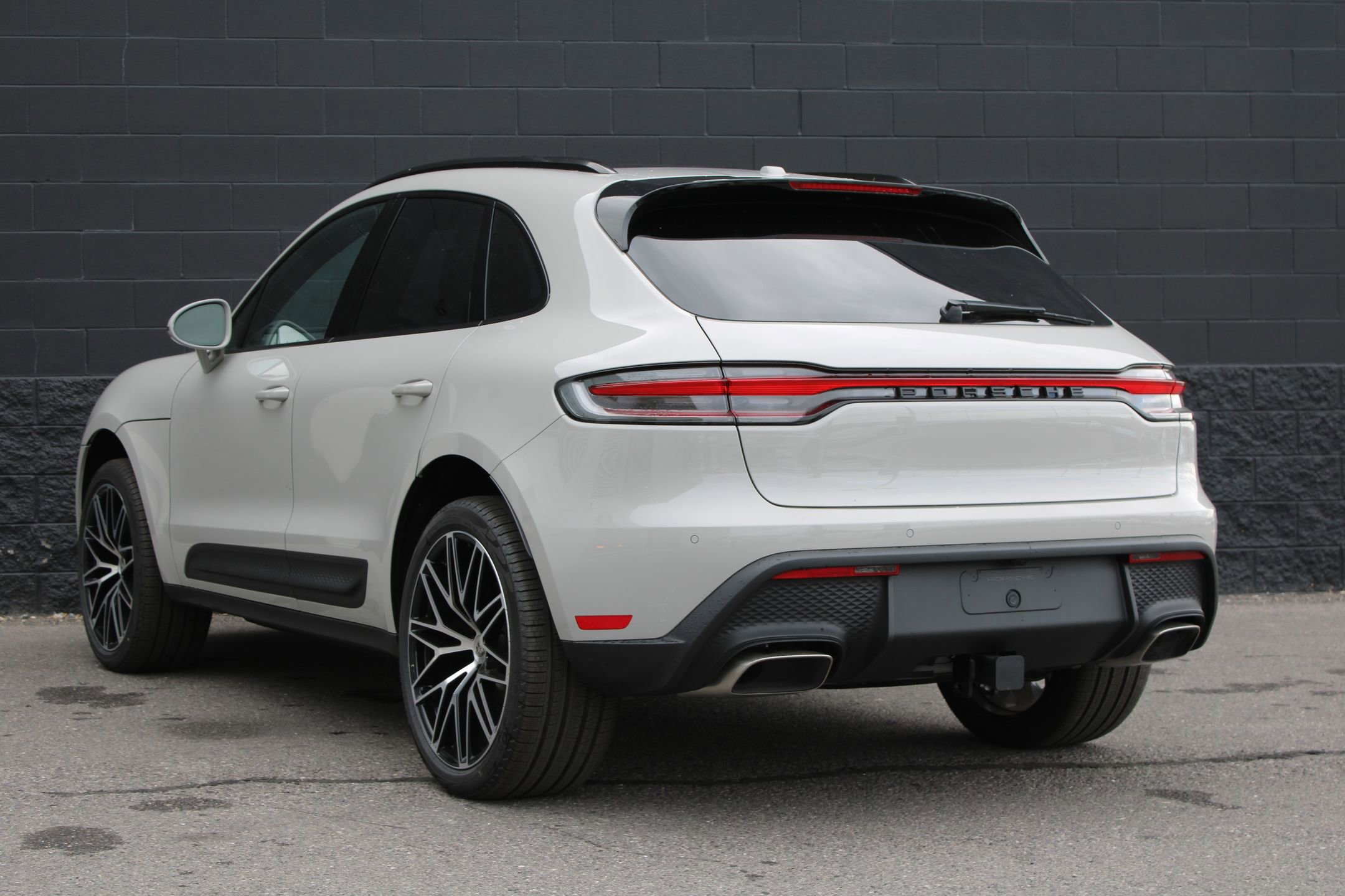2026 Porsche Macan T photo 3