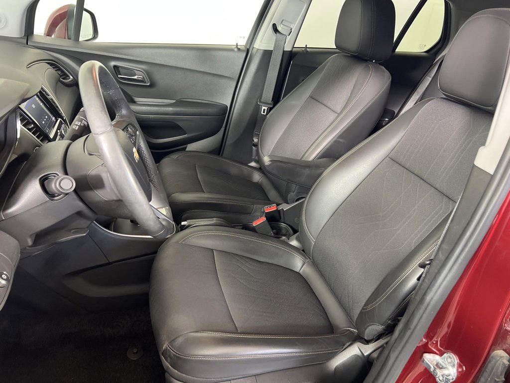 2022 Chevrolet Trax LT photo 2