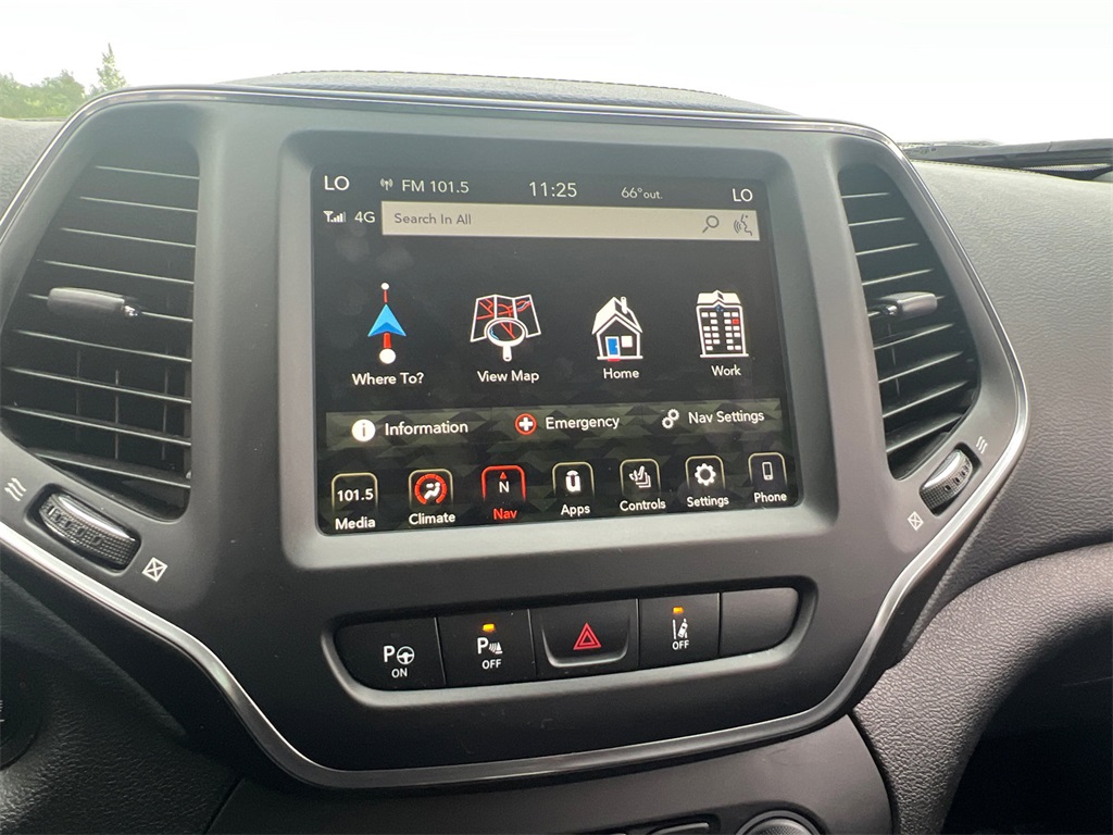 2023 Jeep Cherokee Altitude photo 16