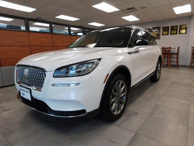 2021 Lincoln Corsair Base's photo