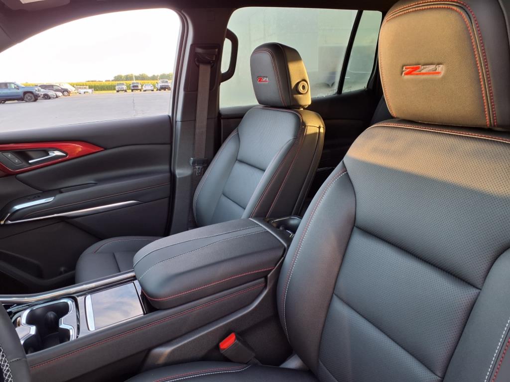 2026 Chevrolet Traverse Z71 photo 3