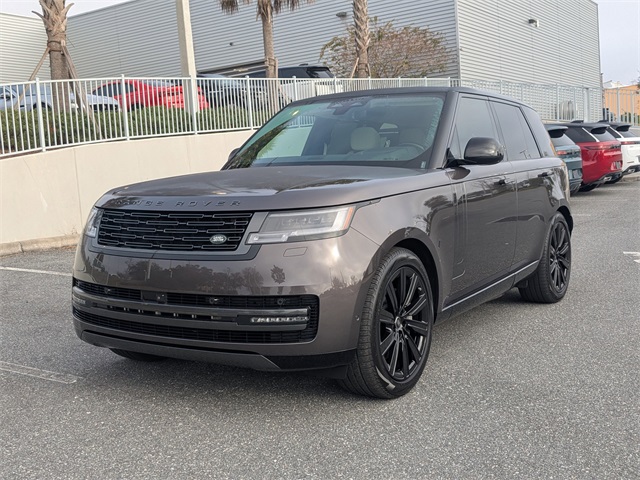 2025 Land Rover Range Rover SE's photo