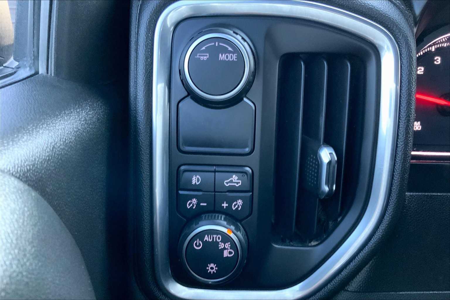 2020 Chevrolet Silverado 1500 RST photo 32