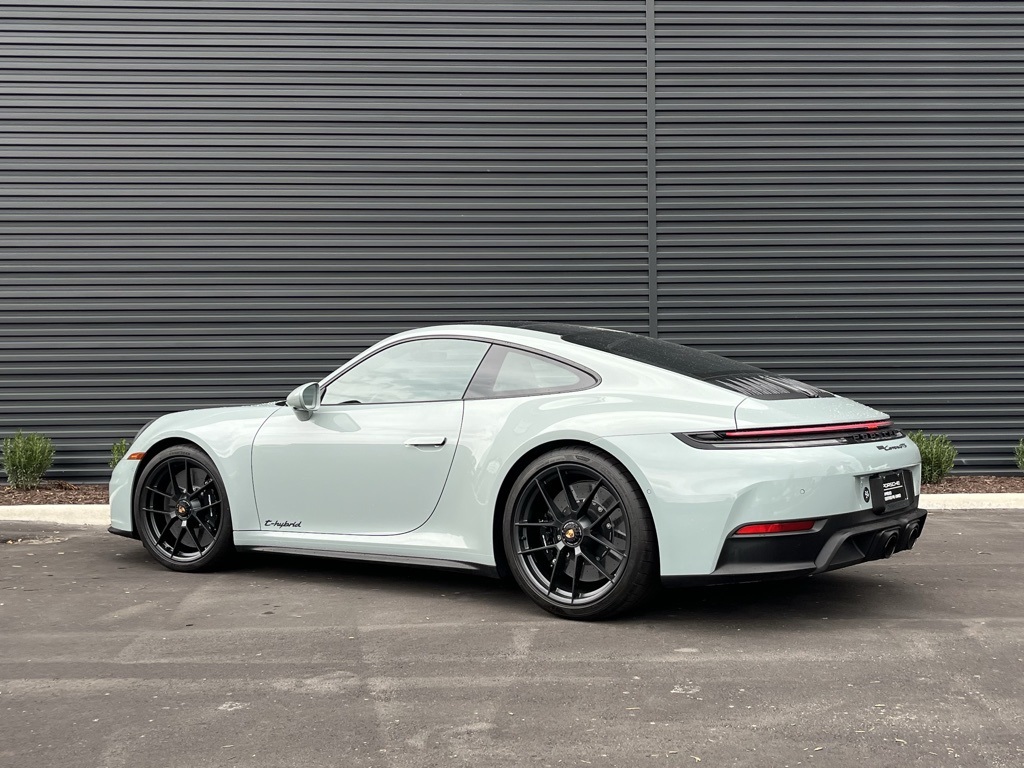 2025 Porsche 911 GTS photo 3