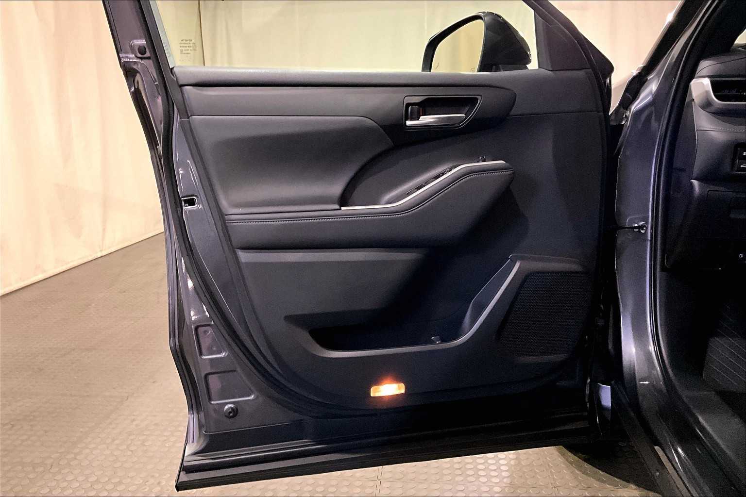 2023 Toyota Highlander XSE photo 20