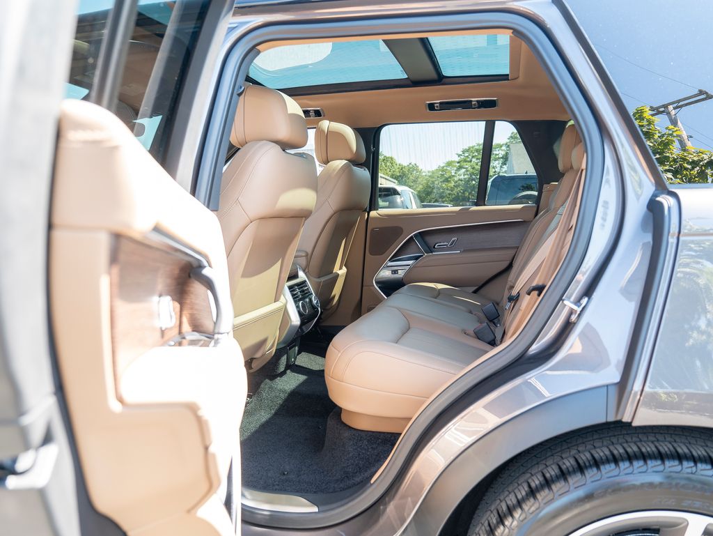 2024 Land Rover Range Rover SE photo 25
