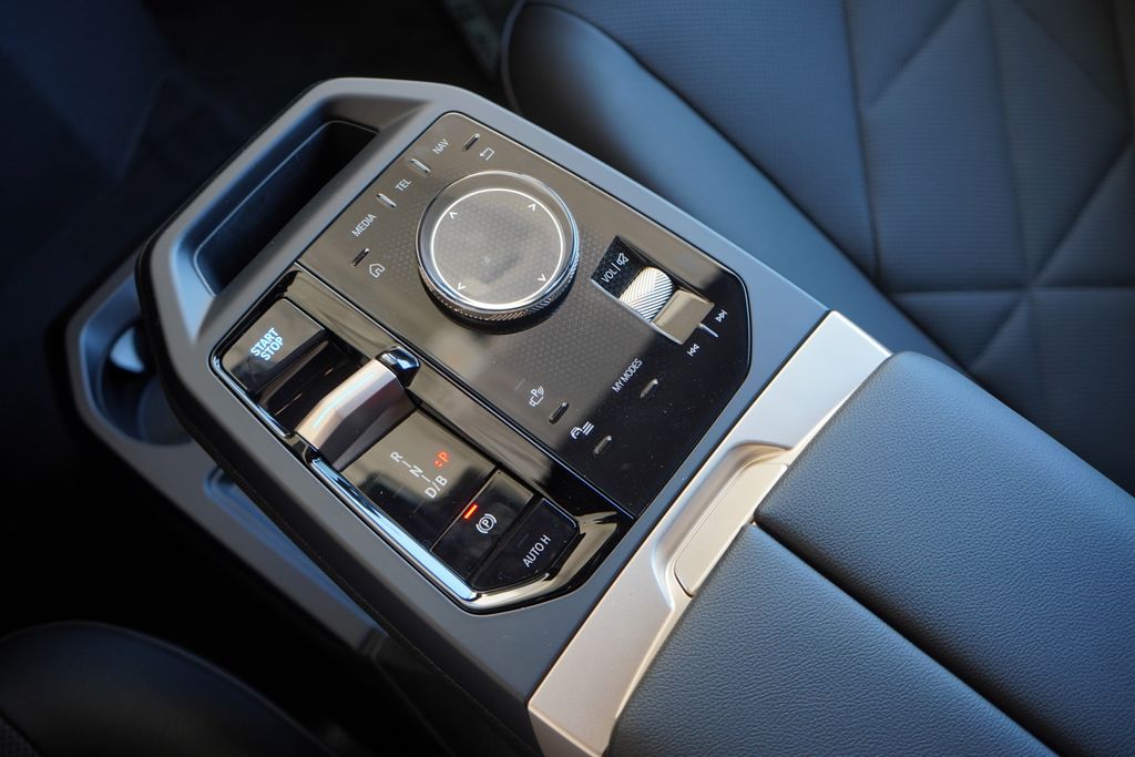 2026 Bmw iX photo 16