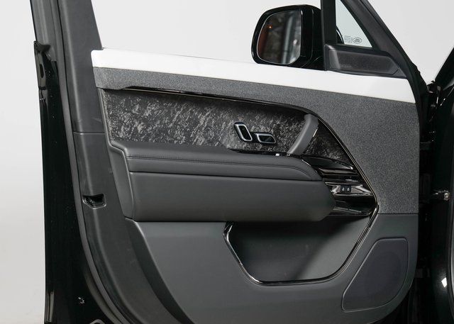 2025 Land Rover Range Rover Sport SE photo 18