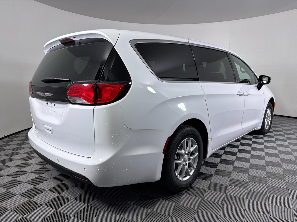 2026 Chrysler Voyager LX photo 18