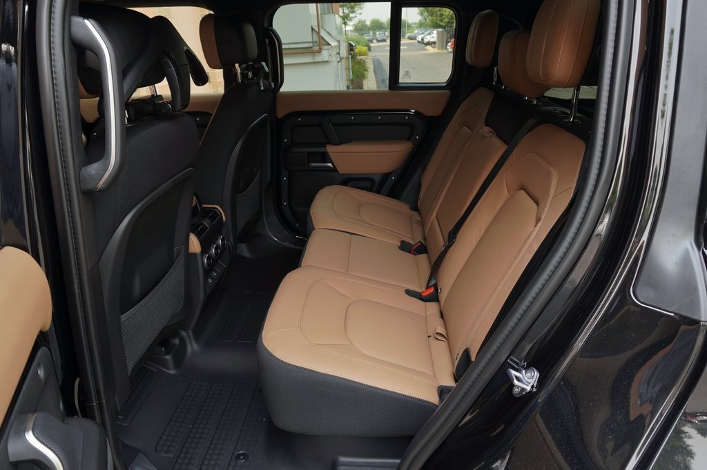 2025 LAND ROVER DEFENDER - Image 29