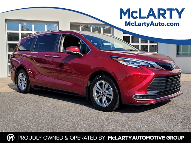 2023 Toyota Sienna Platinum's photo