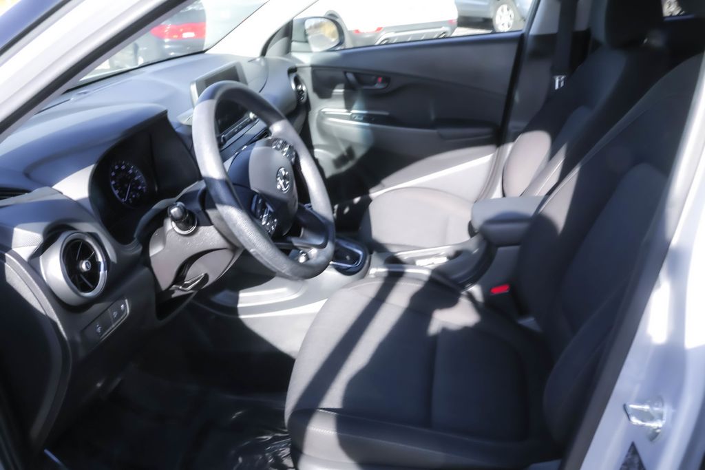 2023 Hyundai Kona SEL photo 3