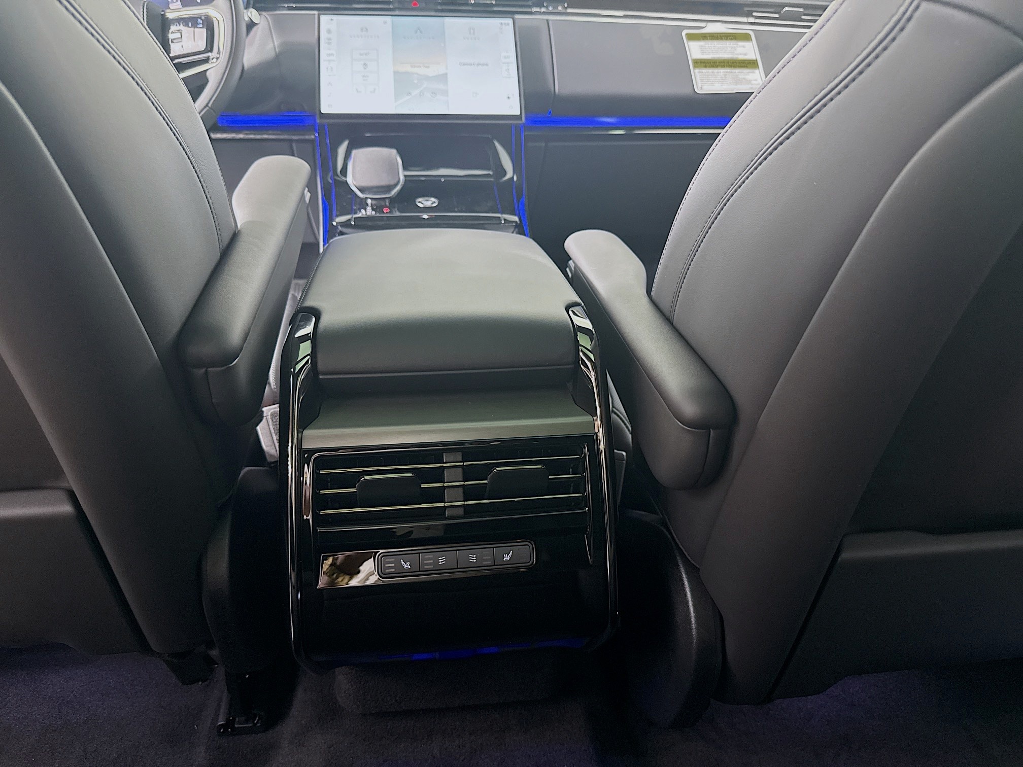2025 Land Rover Range Rover Sport SE photo 16