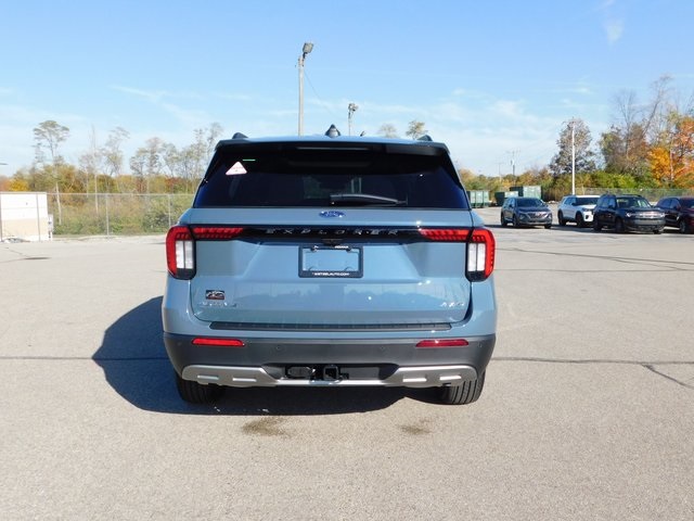 2025 Ford Explorer photo 3
