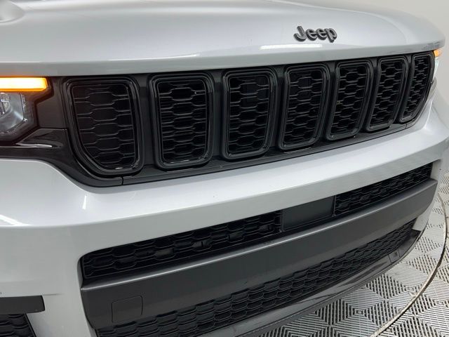 2023 Jeep Grand Cherokee Altitude photo 4