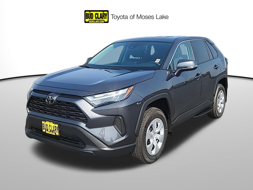 2025 Toyota RAV4 LE's photo