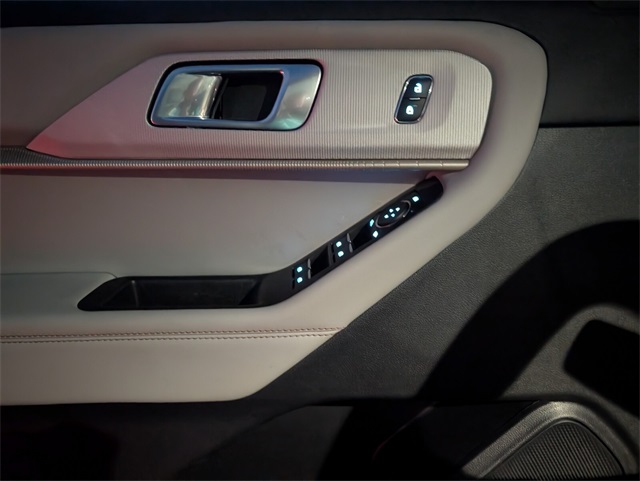 2025 Ford Explorer photo 22