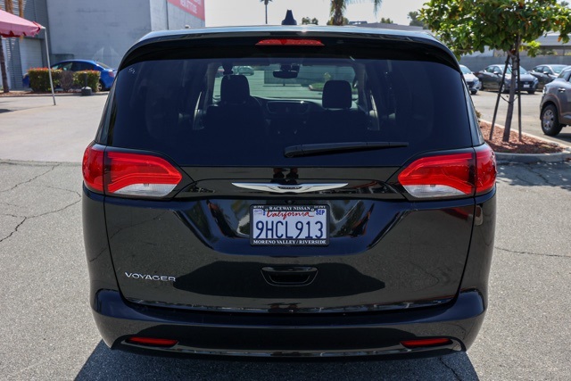 2023 Chrysler Voyager LX photo 4