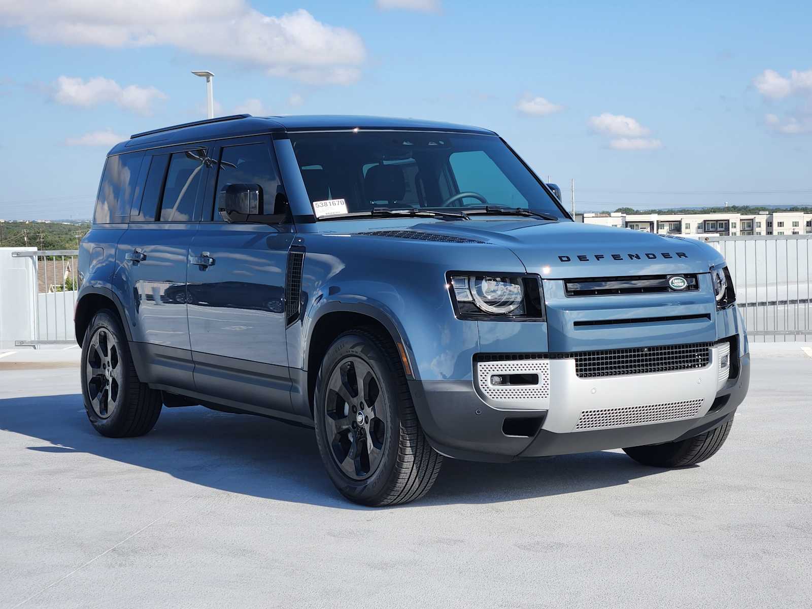 2025 Land Rover Defender 110 S photo 3