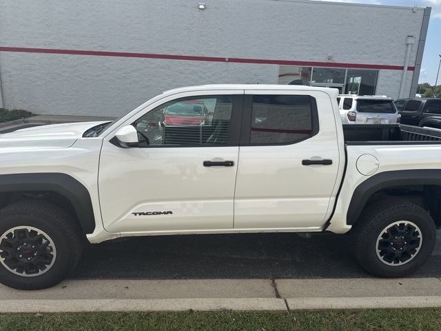 2025 Toyota Tacoma TRD Off-Road photo 4