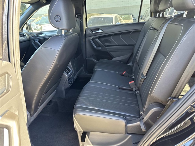 2022 Volkswagen Tiguan SE R-Line Black photo 11