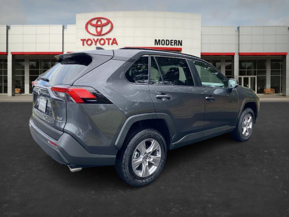 2025 Toyota RAV4 XLE photo 3