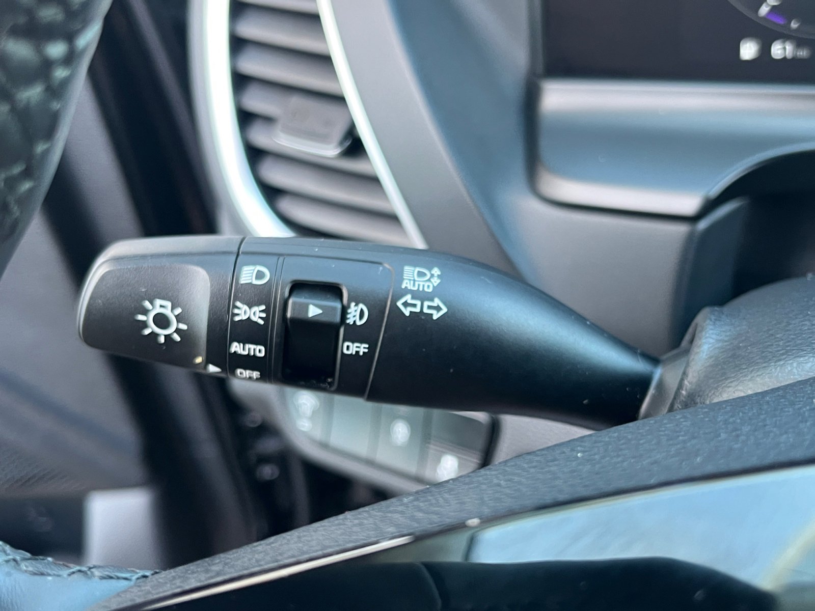 2024 Kia Seltos EX photo 17