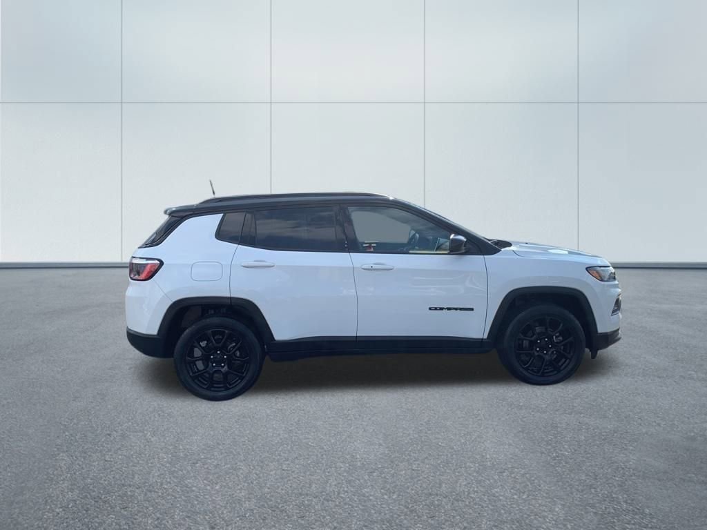2022 Jeep Compass Altitude photo 2