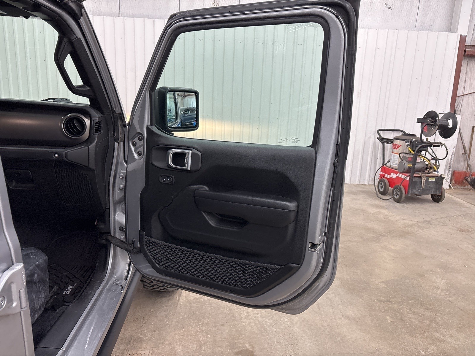 2020 Jeep Gladiator Sport photo 22