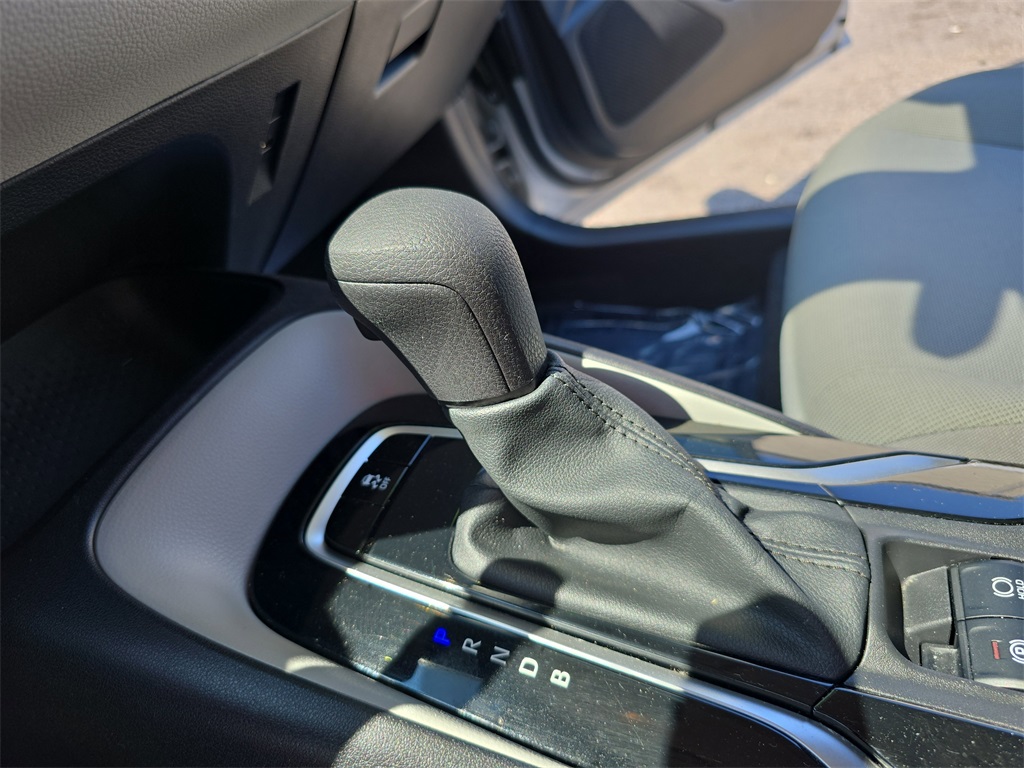 2022 Toyota Corolla LE photo 24