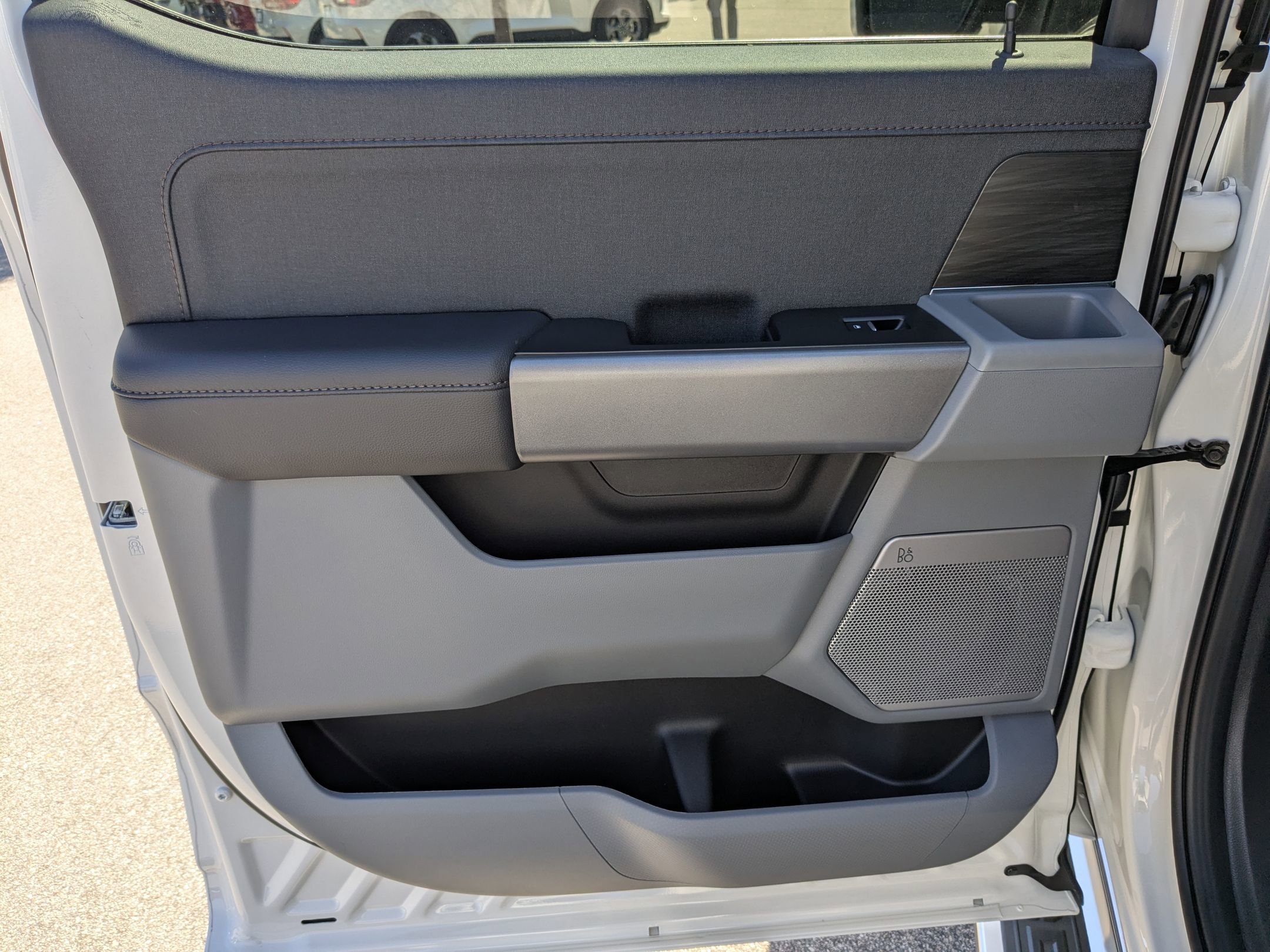2025 Ford F-150 Lariat photo 25