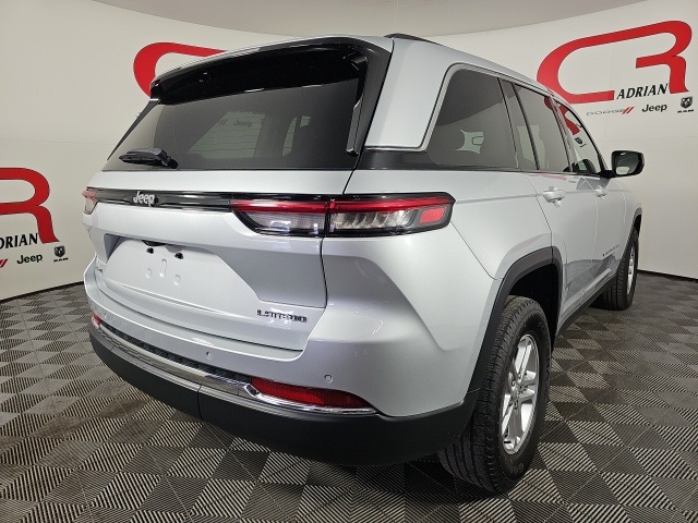 2023 Jeep Grand Cherokee Laredo Altitude photo 7