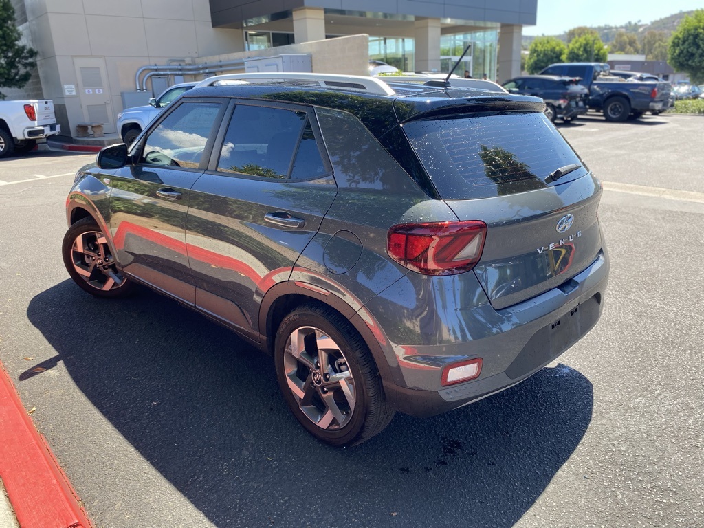 2024 Hyundai Venue Limited photo 3