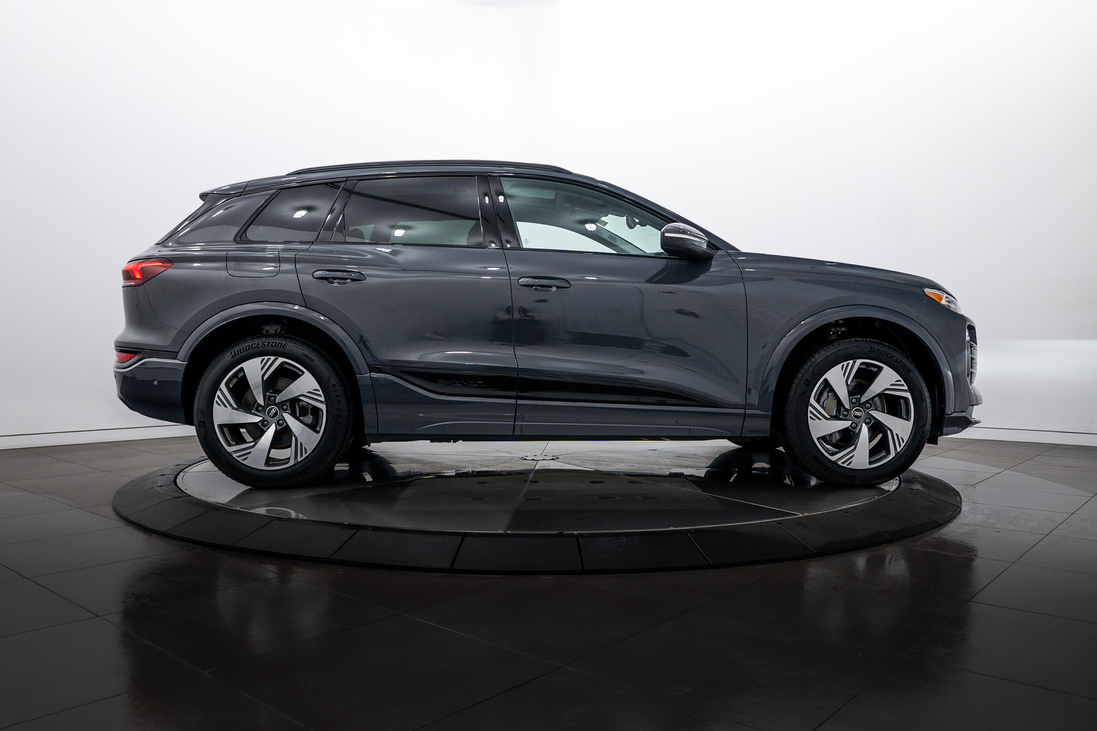 2025 Audi Q6 E-tron Premium Plus photo 3