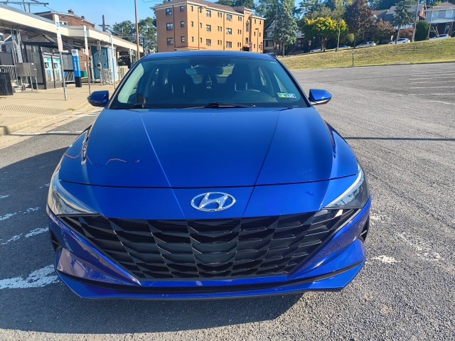 2023 Hyundai Elantra SEL photo 2