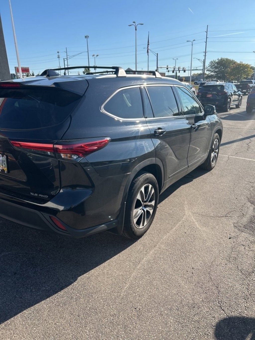 2022 Toyota Highlander XLE photo 3