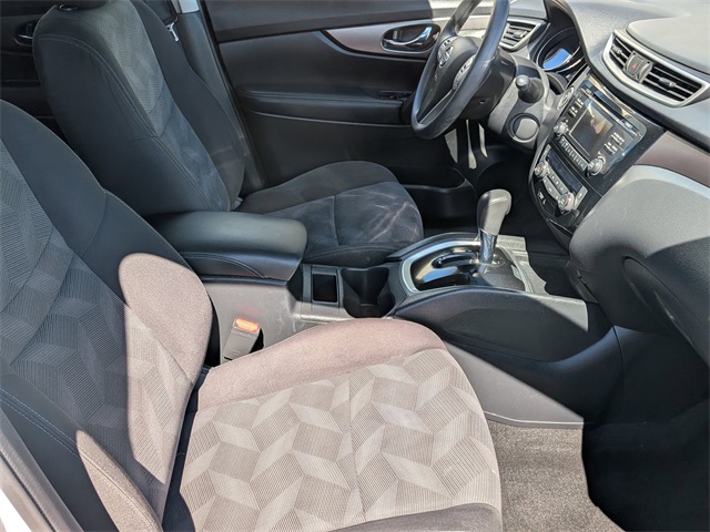 2016 Nissan Rogue SV photo 25